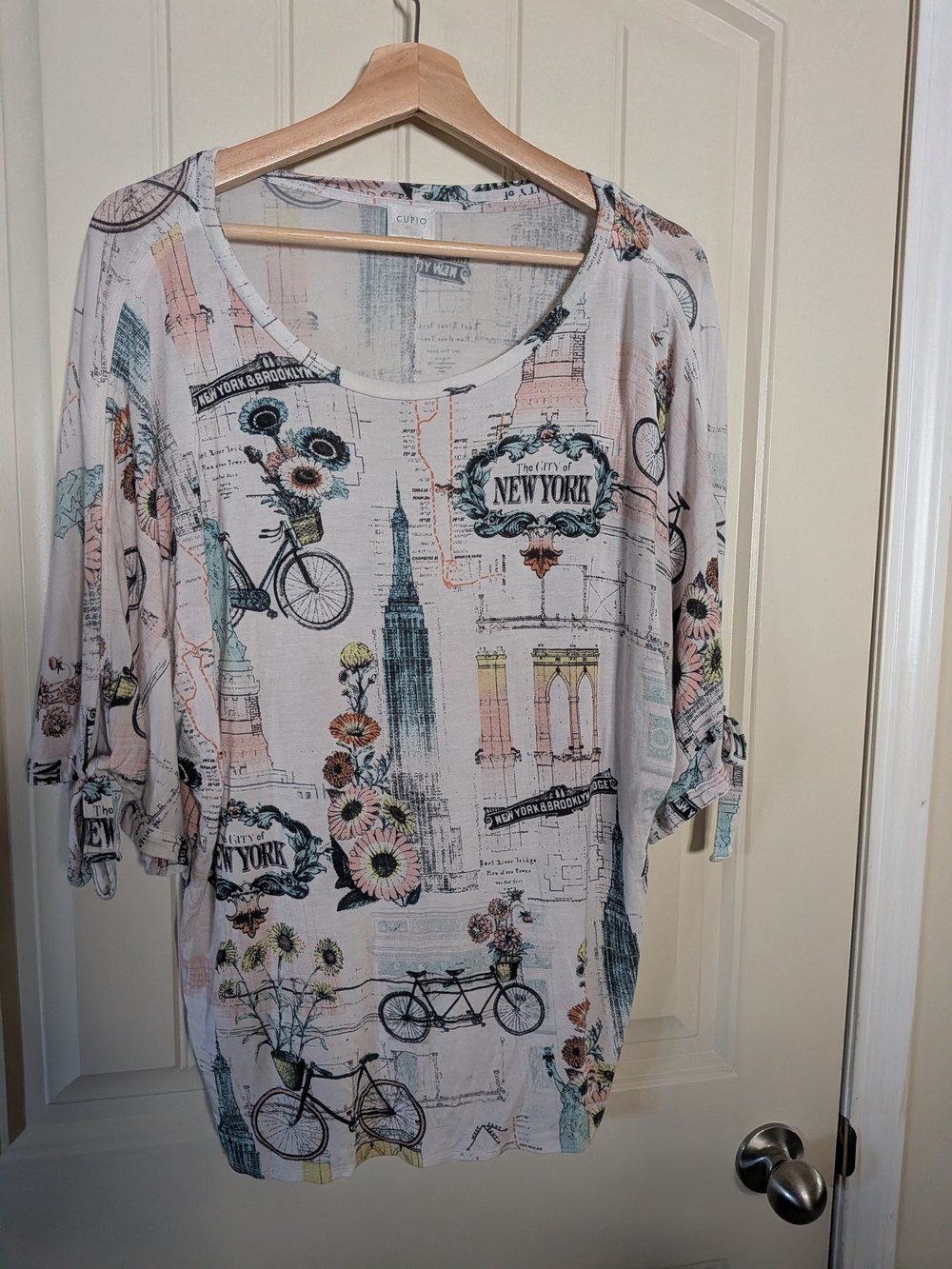 Graphic New York Scoop Neck Top With Wide Sleeves With Ties